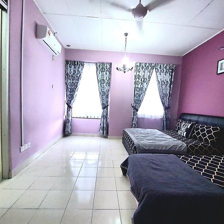 E&A Homestay Klia/ Sepang/ Nilai Экстерьер фото