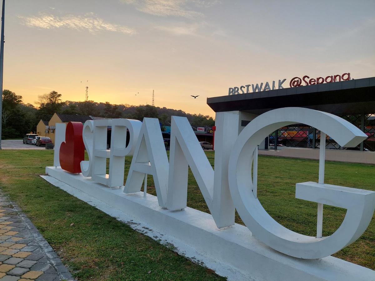 E&A Homestay Klia/ Sepang/ Nilai Экстерьер фото