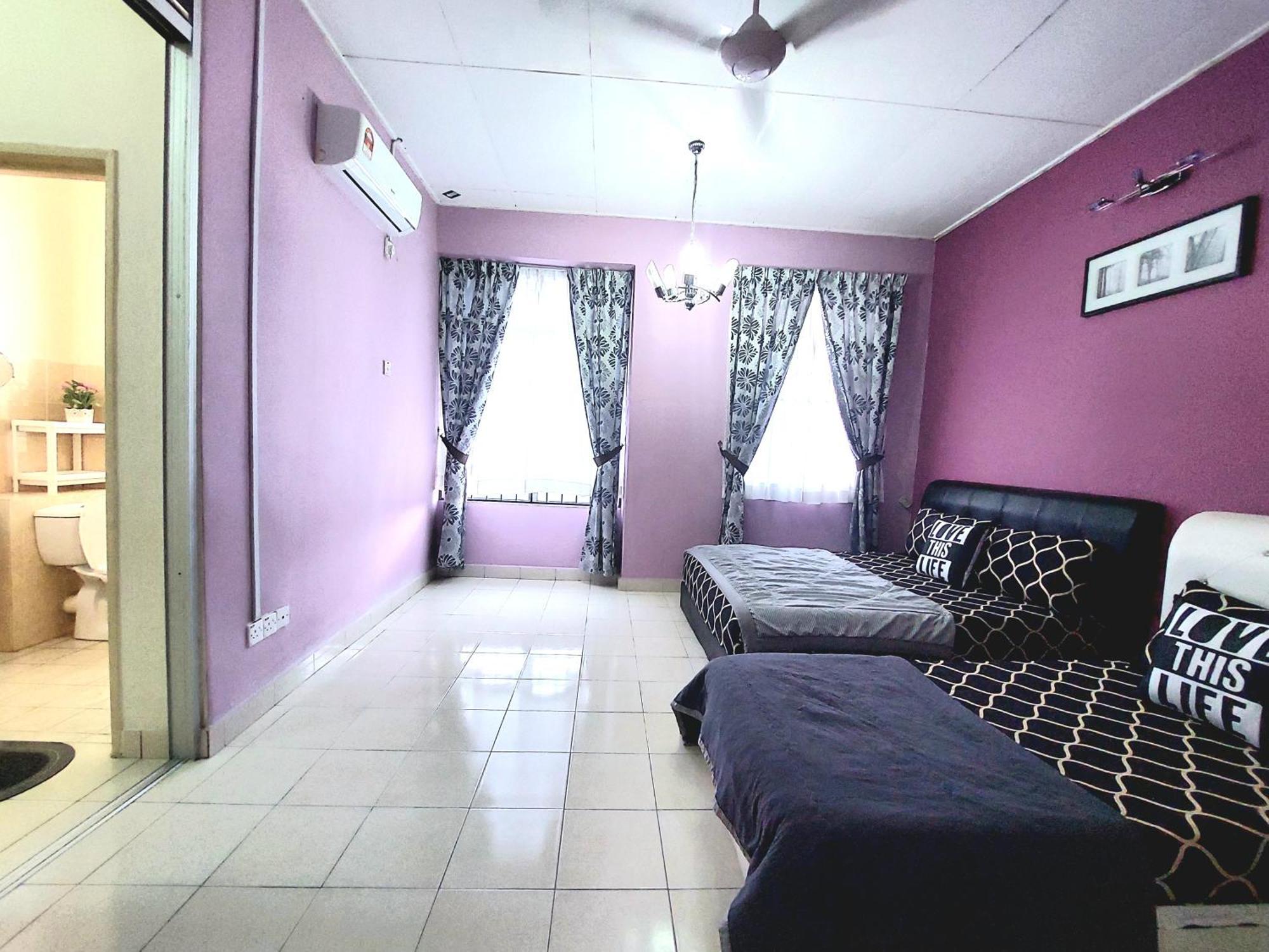 E&A Homestay Klia/ Sepang/ Nilai Экстерьер фото