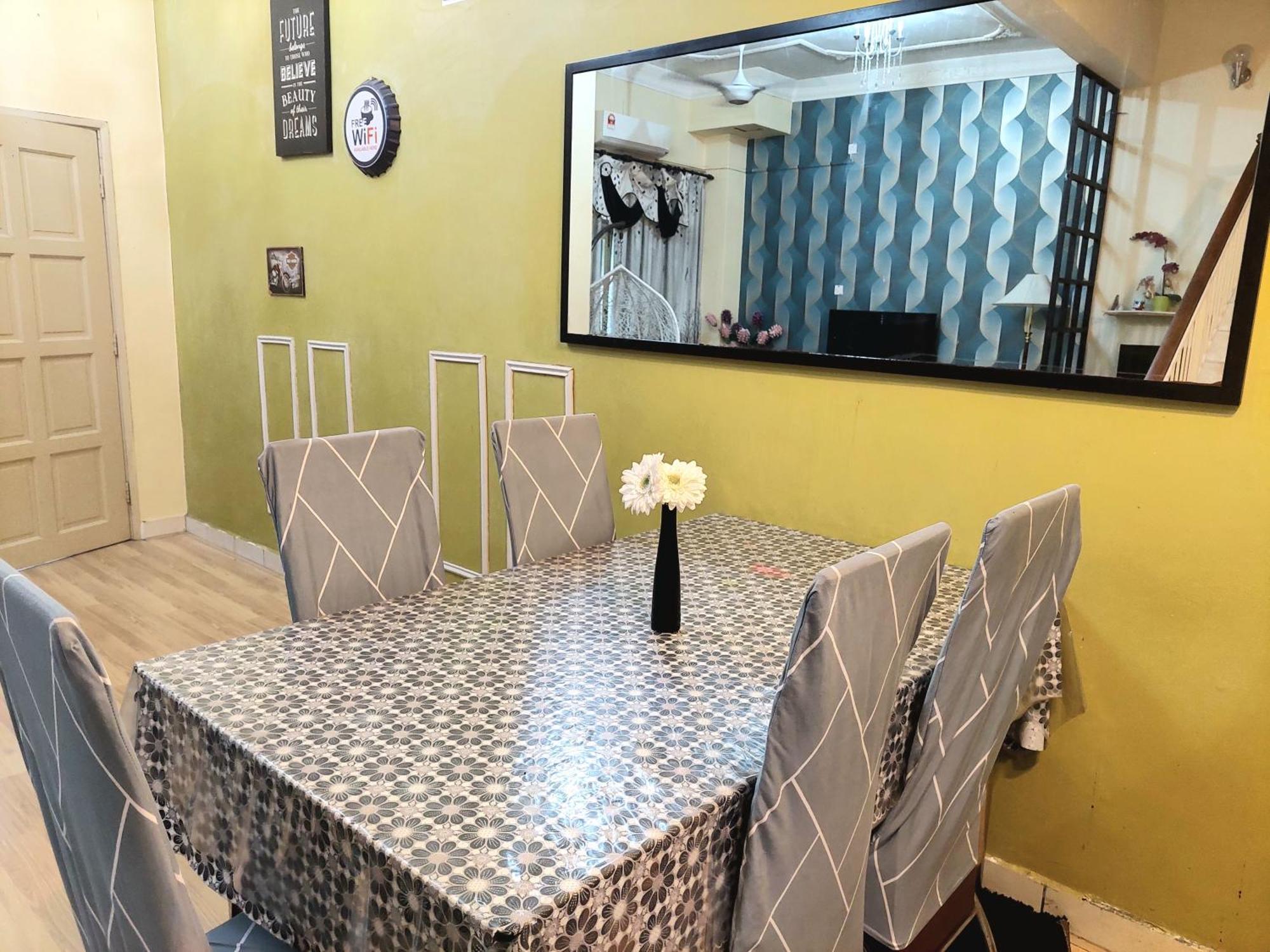 E&A Homestay Klia/ Sepang/ Nilai Экстерьер фото