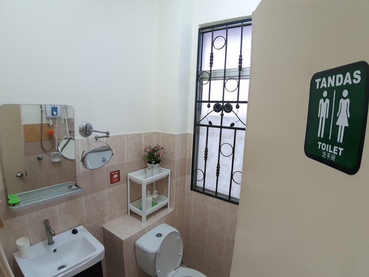 E&A Homestay Klia/ Sepang/ Nilai Экстерьер фото