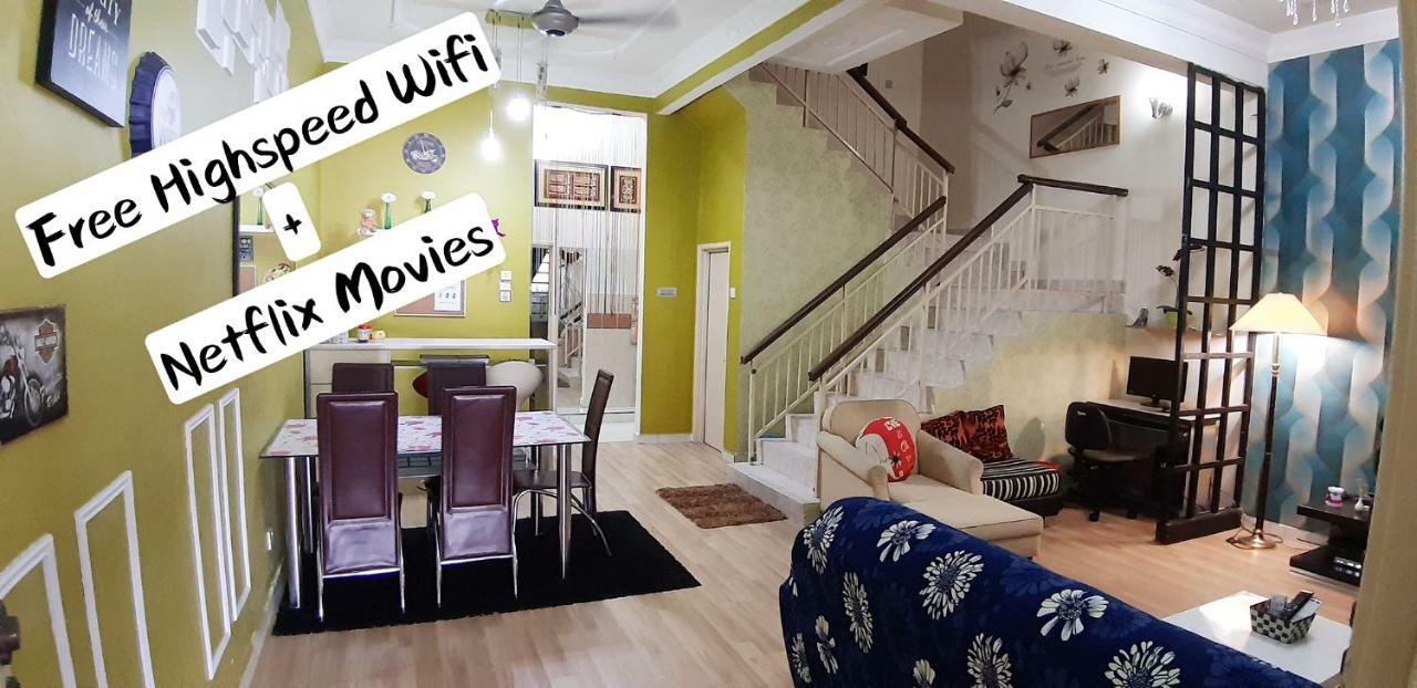 E&A Homestay Klia/ Sepang/ Nilai Экстерьер фото